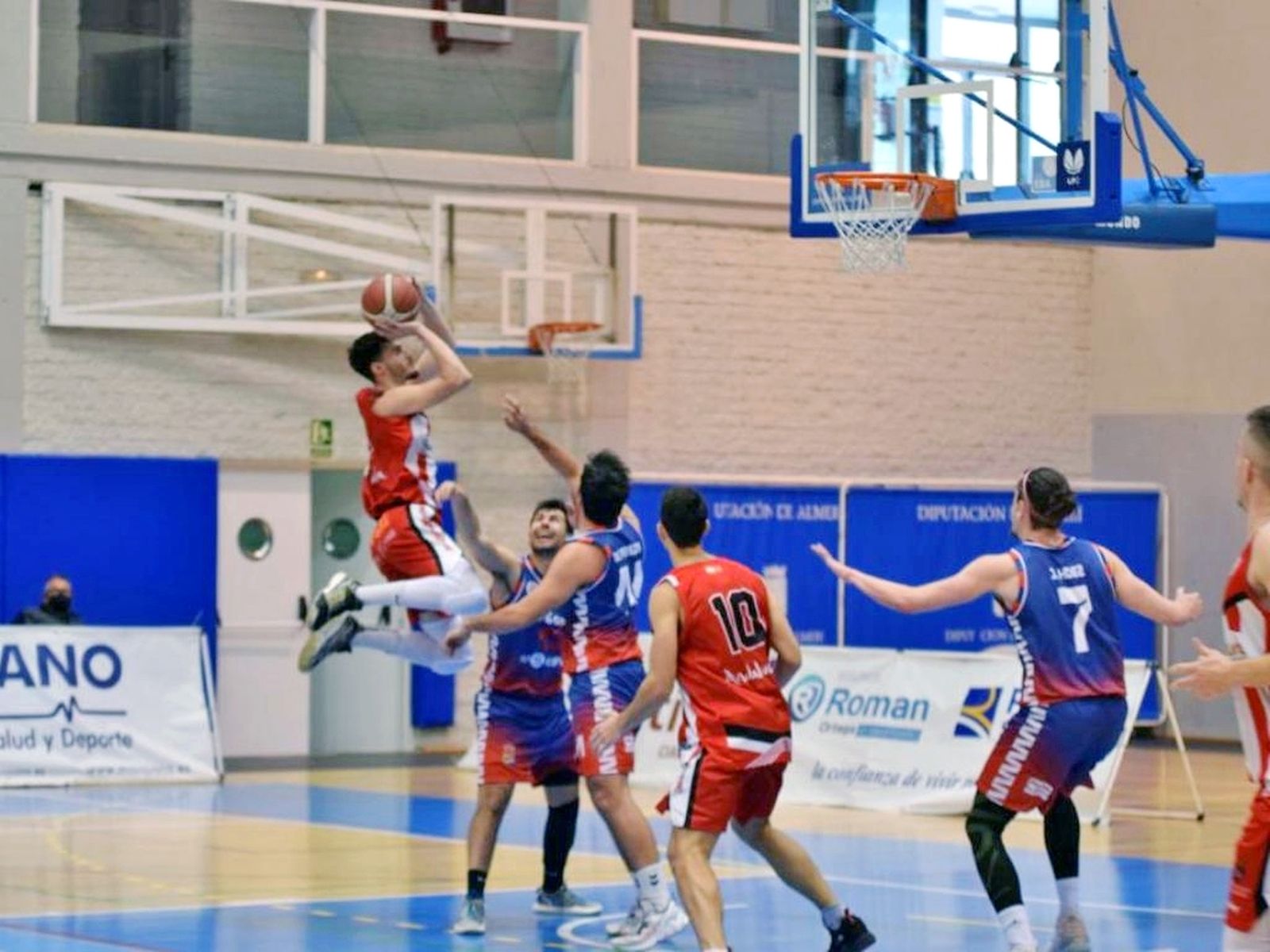 CB Almería conserva el liderato una jornada más