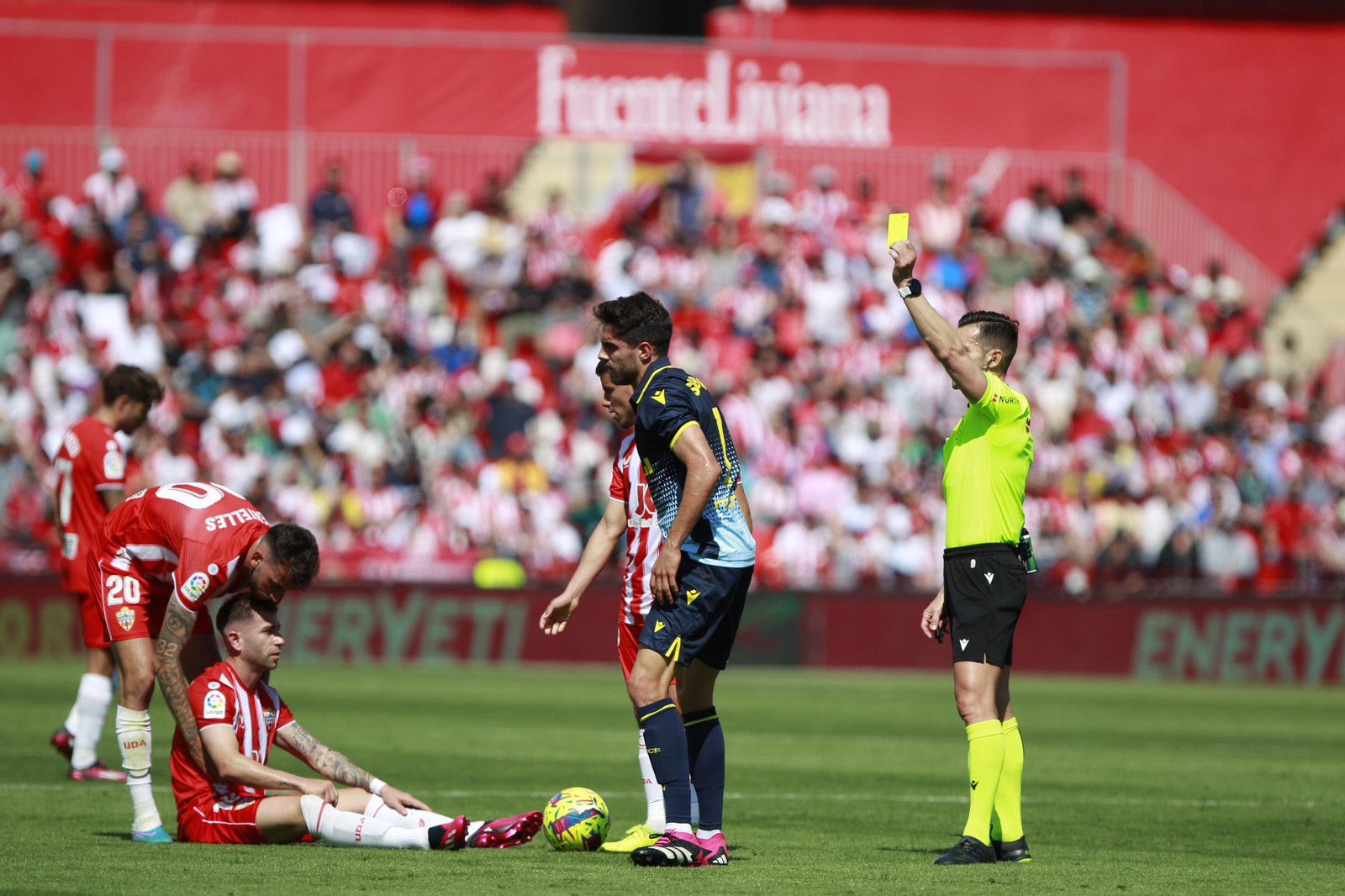 Imágenes del partido de la Liga Santander U.D. Almería-Cádiz C.F.