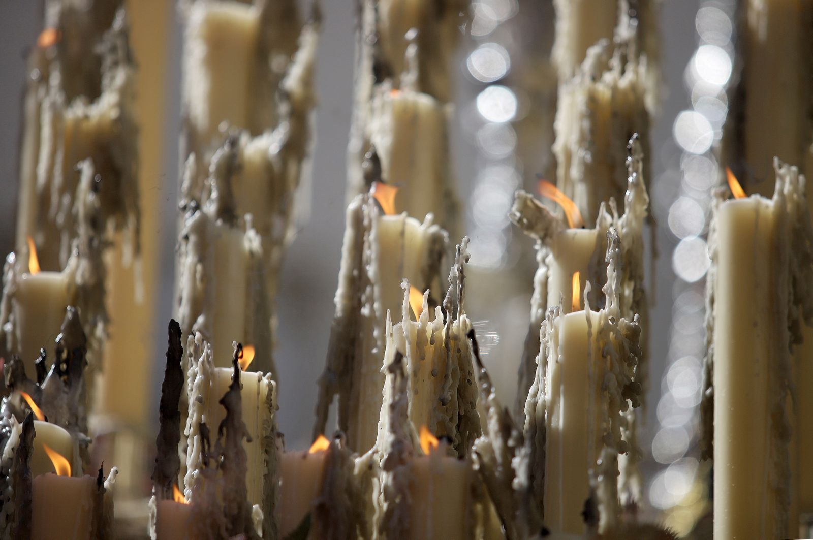 La Hermandad El Nazareno en la madrugá de la Semana Santa de Huelva 2023, en imágenes