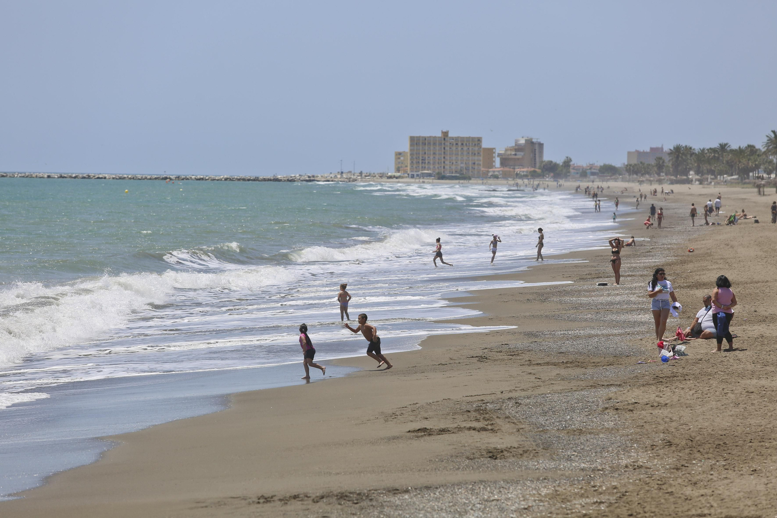 Las playas de Málaga, listas para recibir a los bañistas el lunes