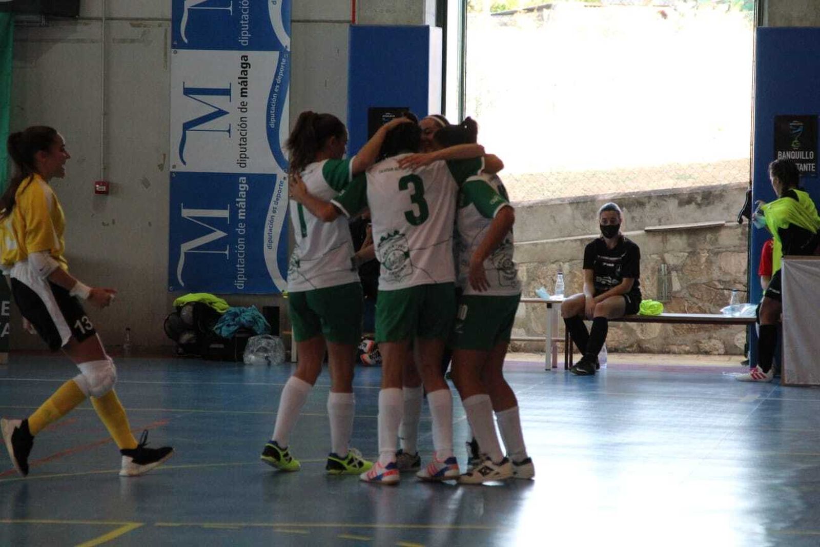 Las jugadoras del Deportivo Córdoba celebran un gol.