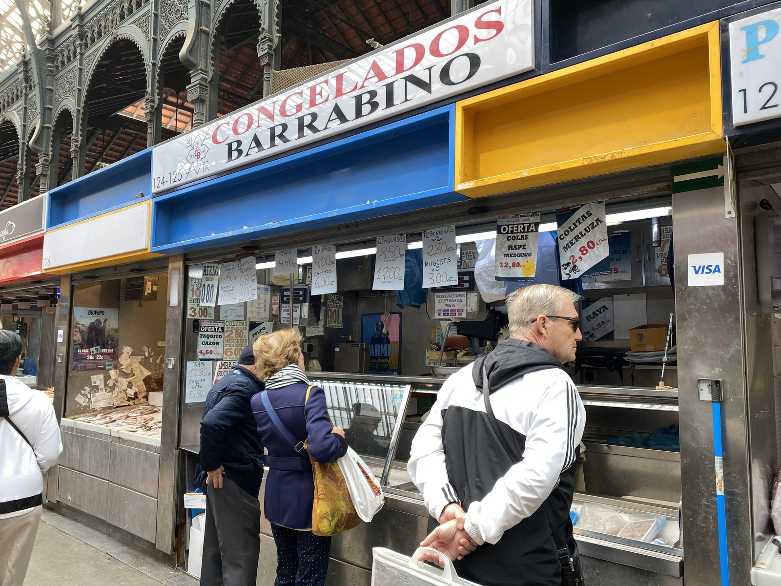 Uno de los puestos de congelados del Mercado Atarazanas