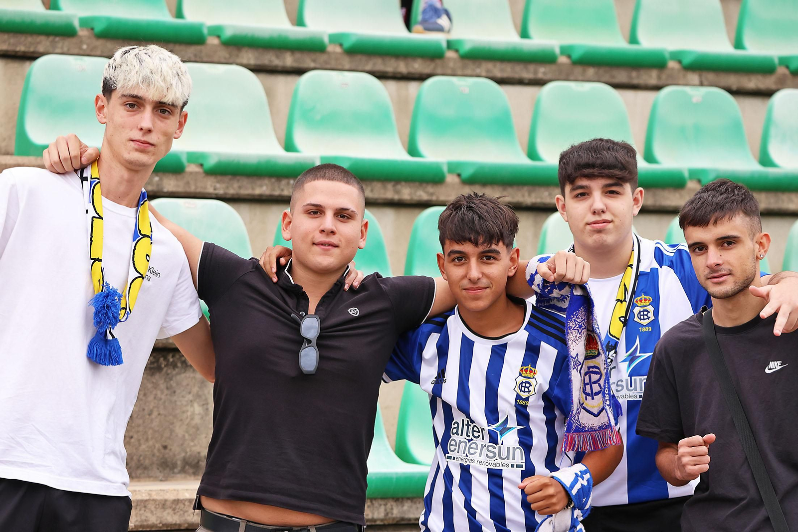 Búscate en las gradas del Betis Deportivo-Recreativo de Huelva