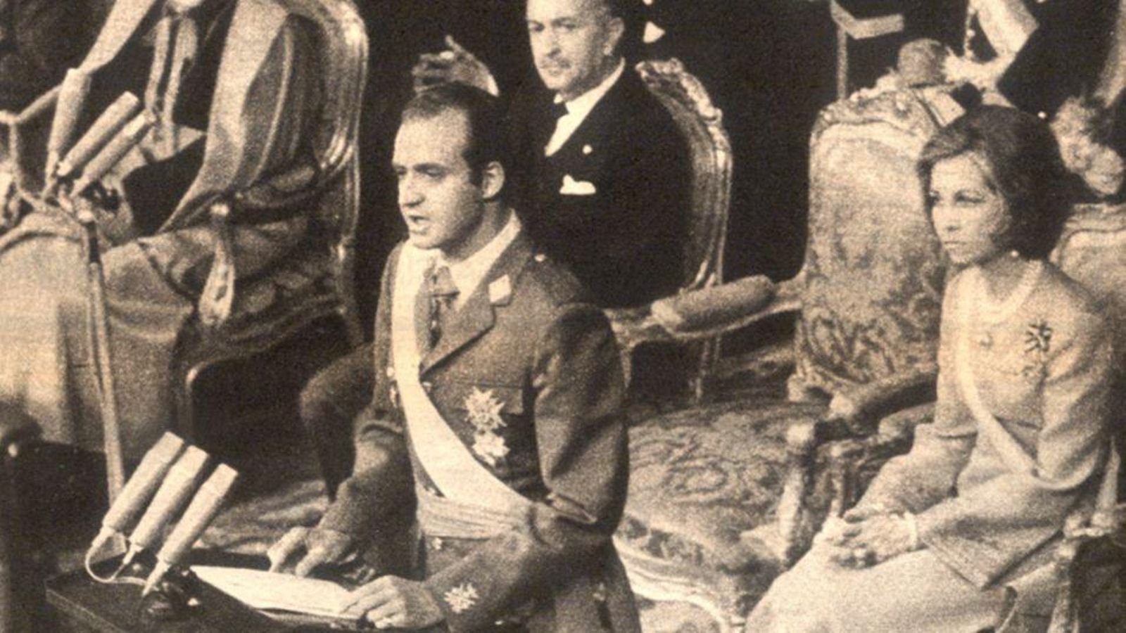 Un detalle de la portada del 'Ya' del 23 de noviembre de 1975, que recogía la proclamación de Juan Carlos I como rey de España.