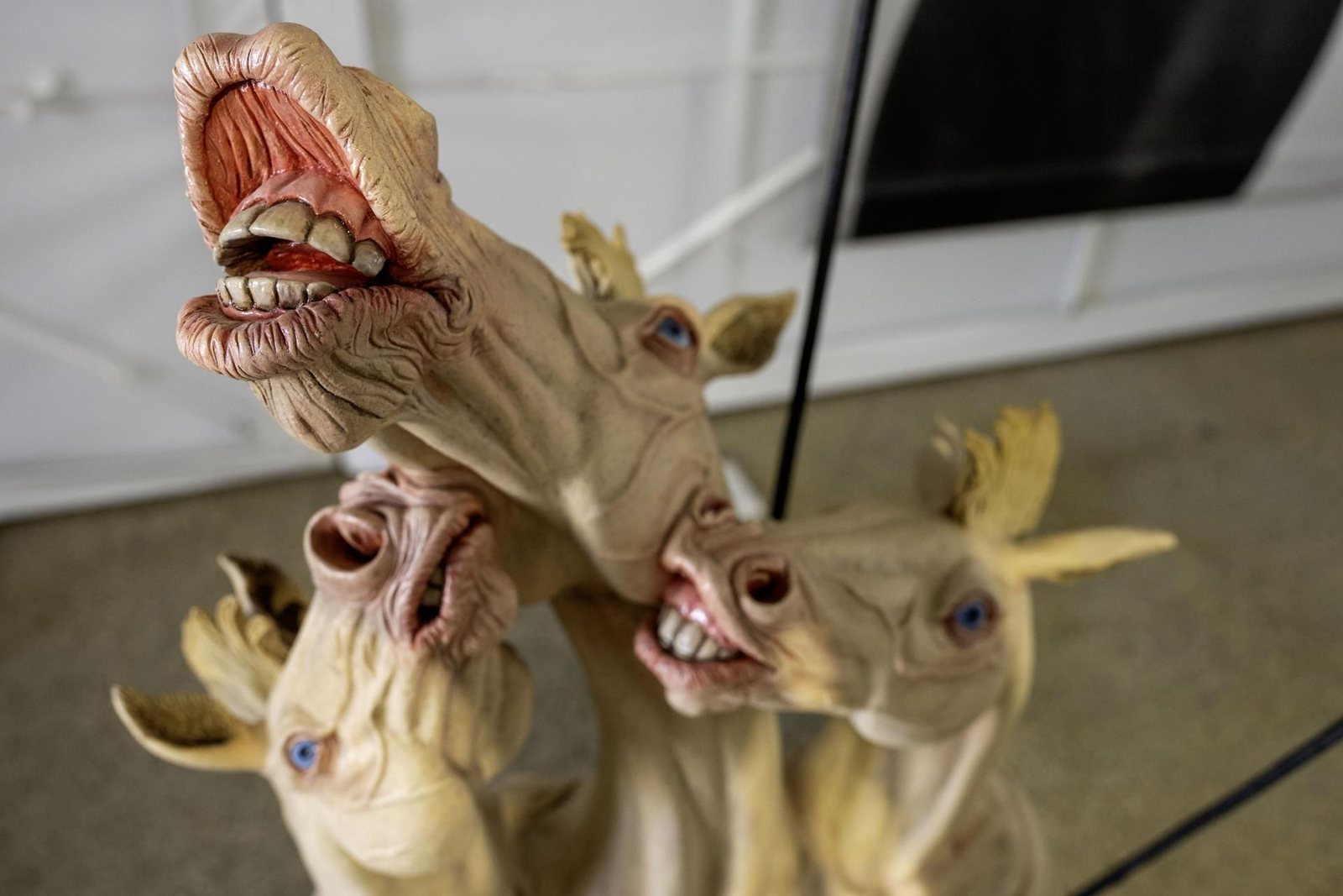 Pieza de la exposición de arte “El caballo se mueve en L”, inspirada en la obra ‘El público’, de Federico García Lorca-