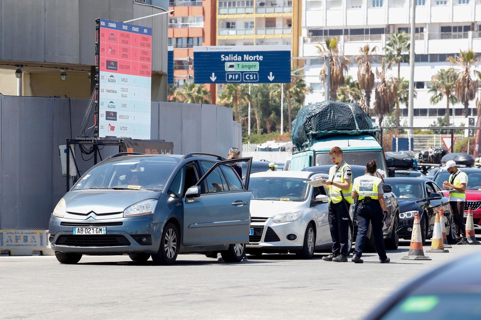 El intenso sábado en la Operación Paso del Estrecho en Algeciras, en imágenes