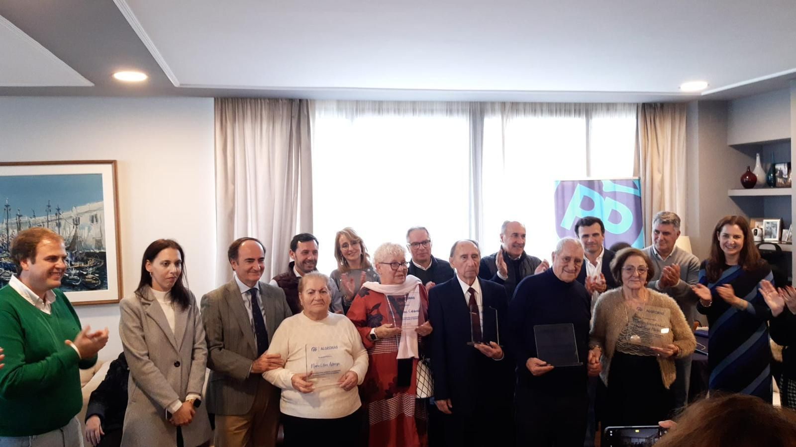 Los militantes homenajeados.