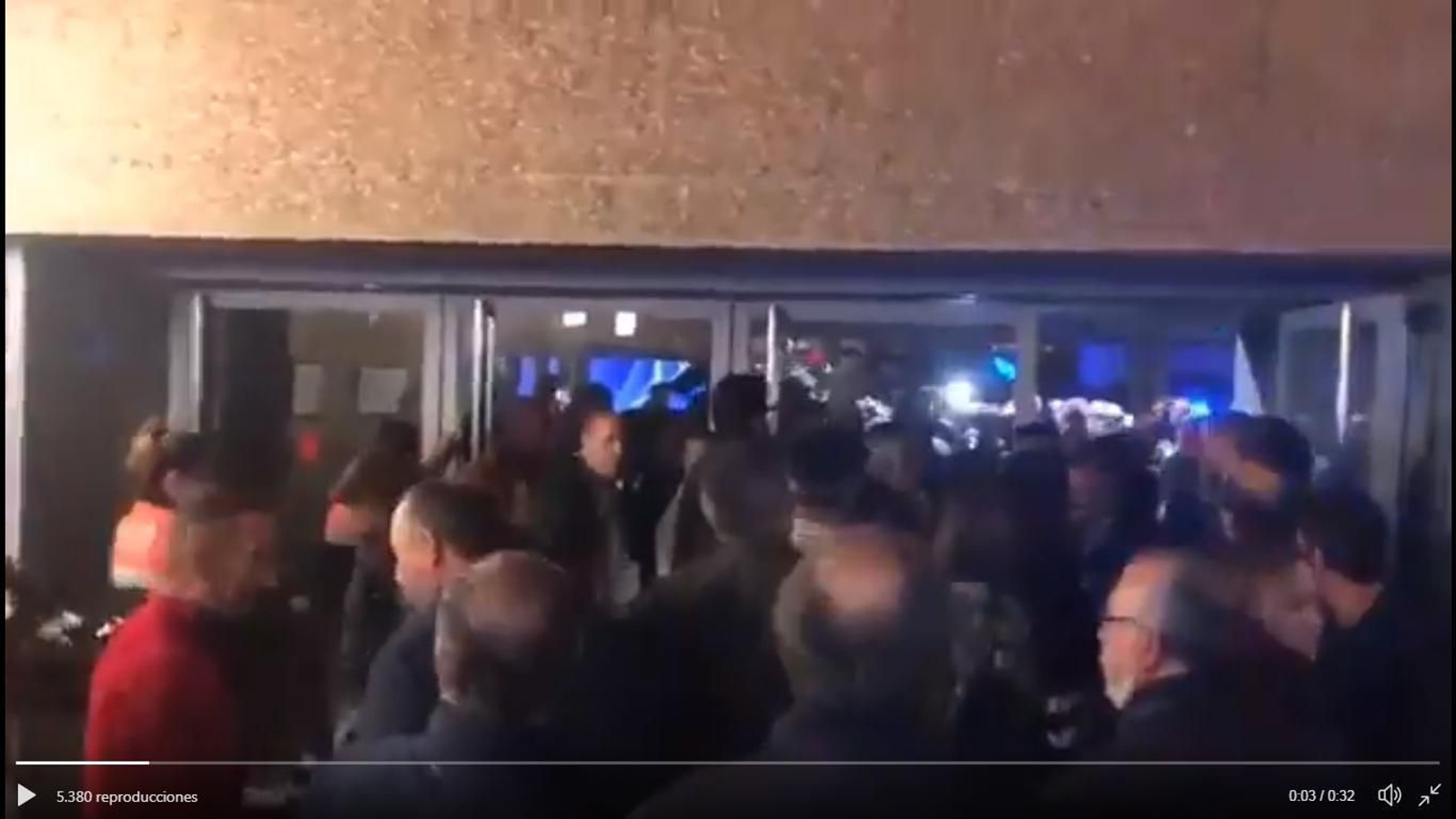 Captura de vídeo del boicot al mitin de Susana Díaz y Pedro Sánchez.