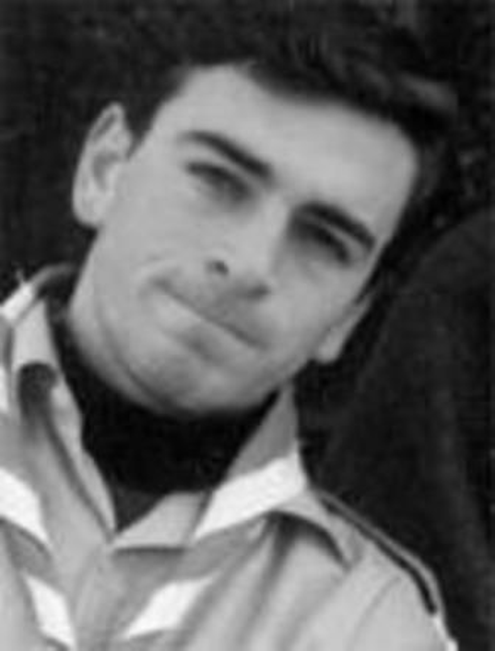 Un autobús de familiares saliendo de Ifema. En el recuadro, el onubense Gabriel Guerrero Durán.