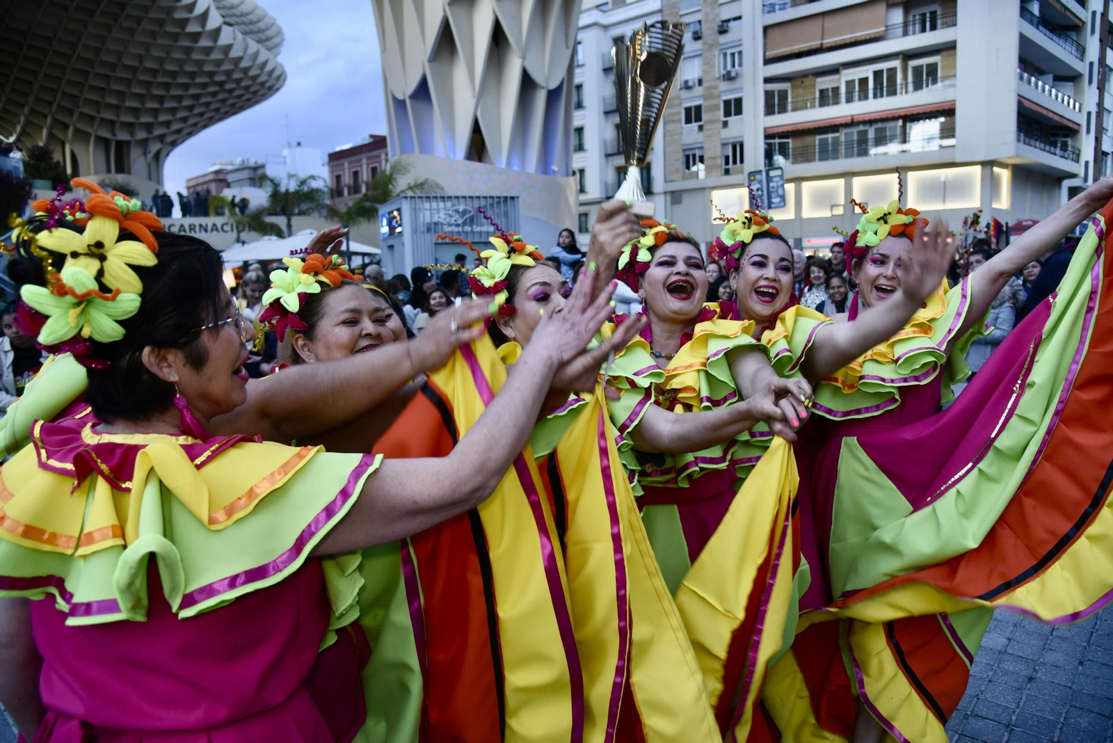Fotogalería del carnaval boliviano e iberoamericano en Sevilla 2025