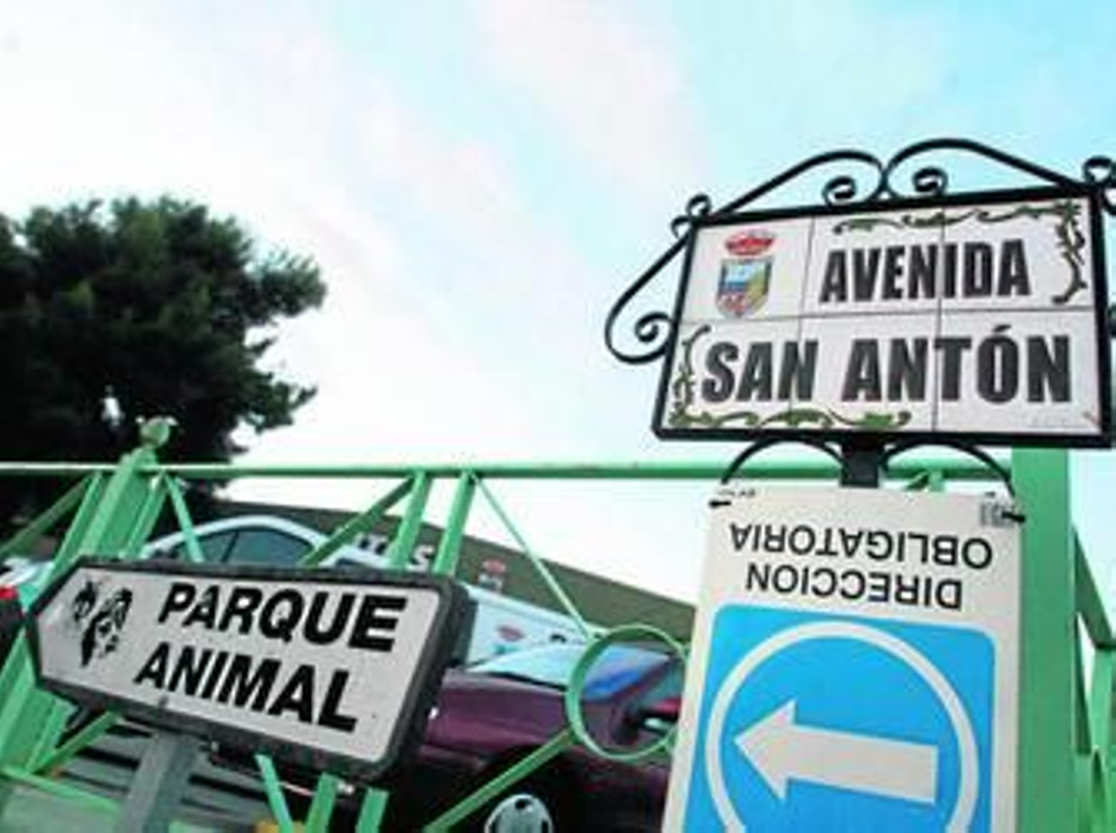 Cartel indicativo de acceso al centro Parque Animal de Torremolinos.