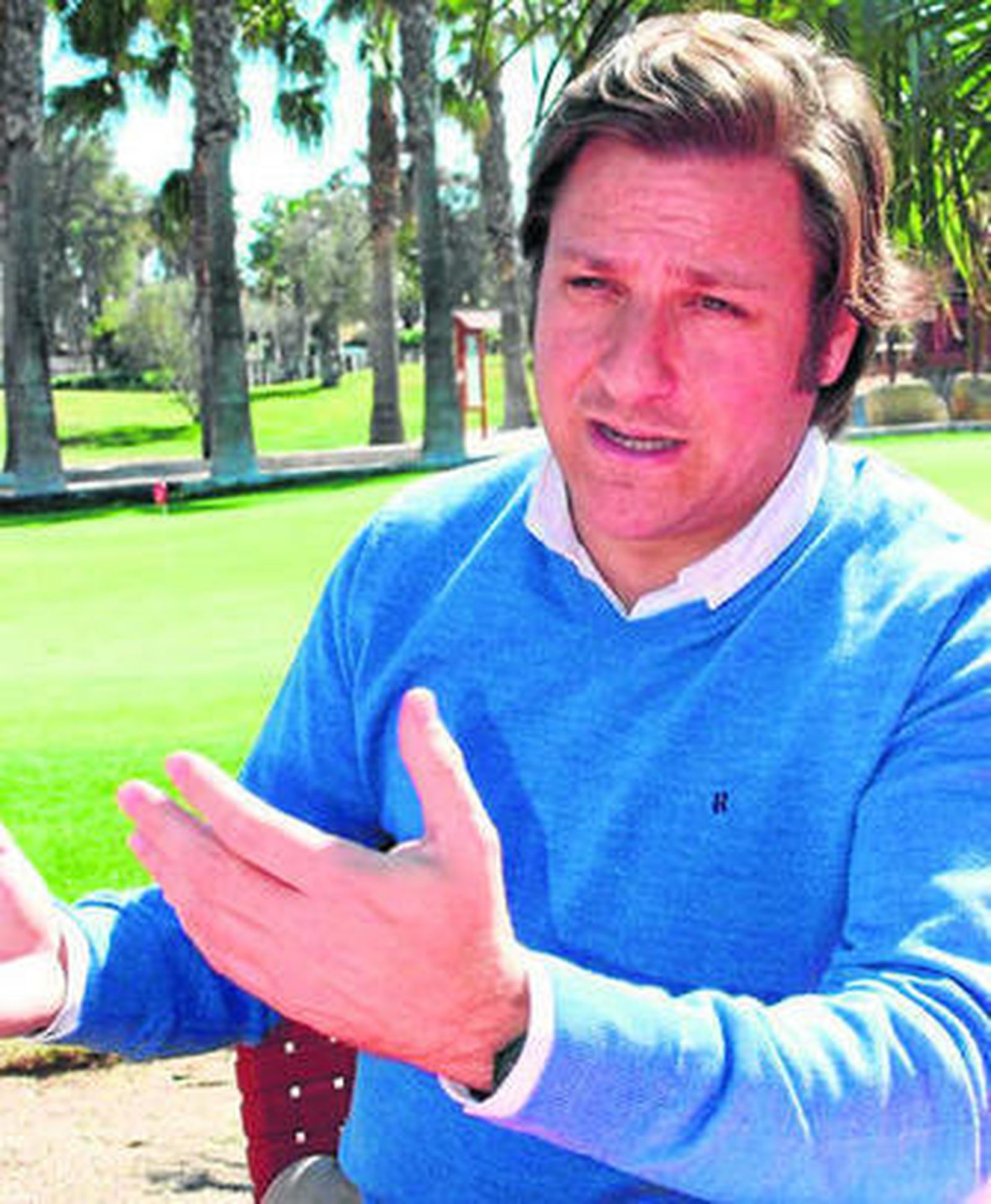 Luis Miguel Carmona dirige el área de Turismo en Roquetas, motor económico de la ciudad.