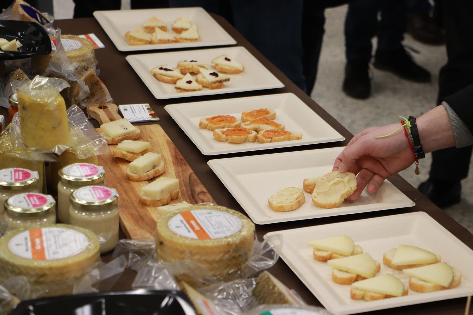 La primera jornada de la Feria del Queso de Los Pedroches, en imágenes
