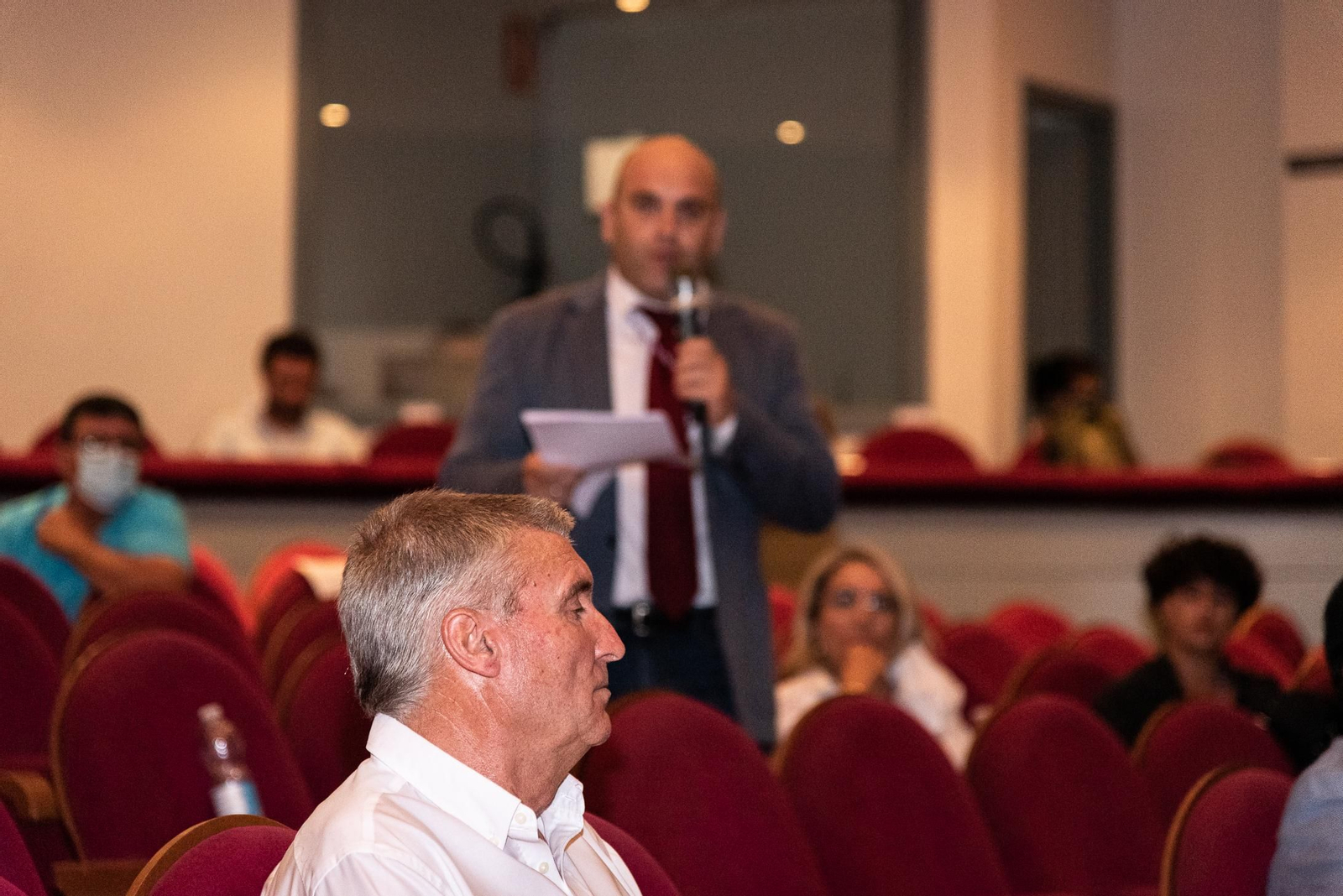 Imágenes de la sesión de moción de censura en el Ayto. De Cartaya