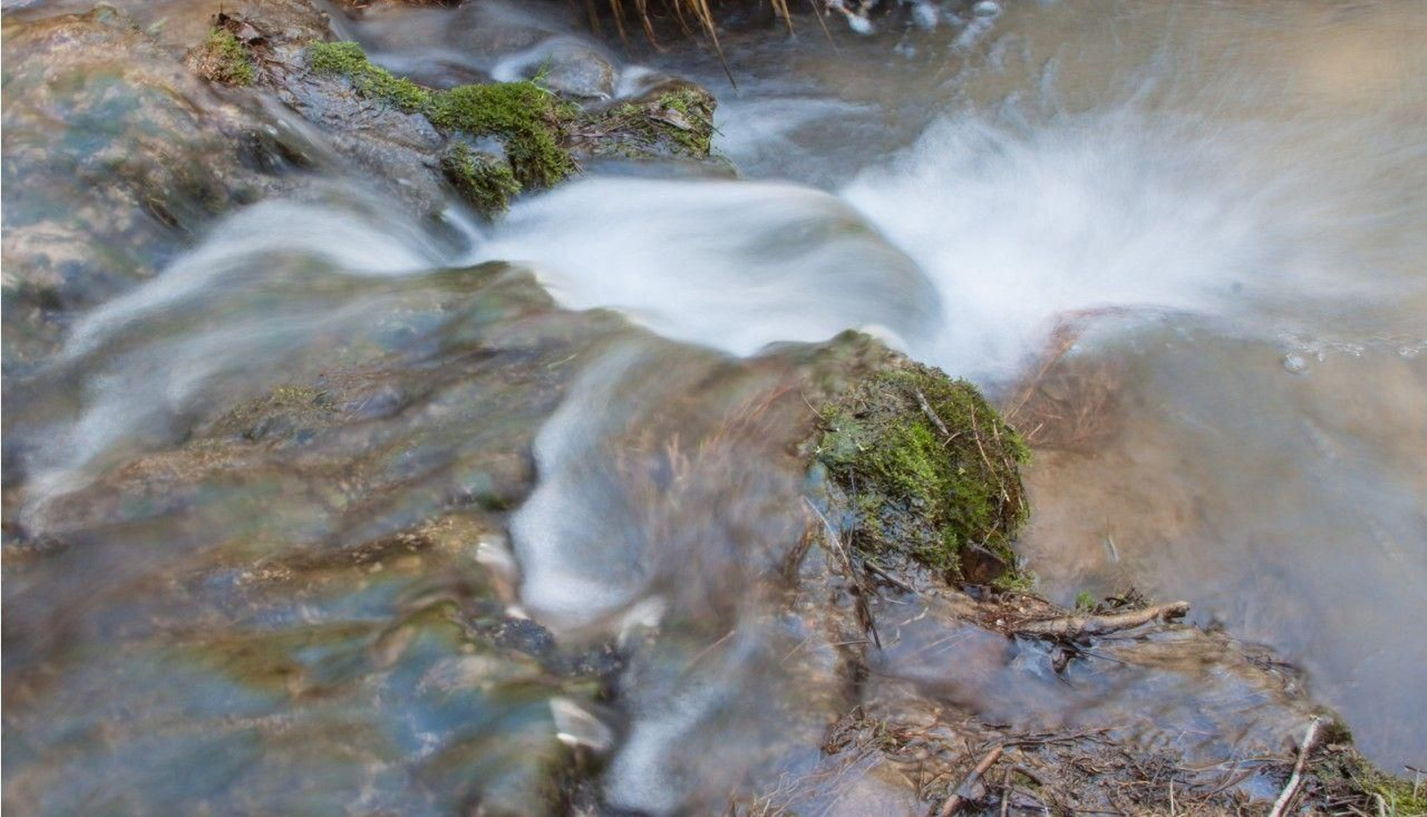 Aguas rápidas en el Puente de las Herrerías en Cazorla.