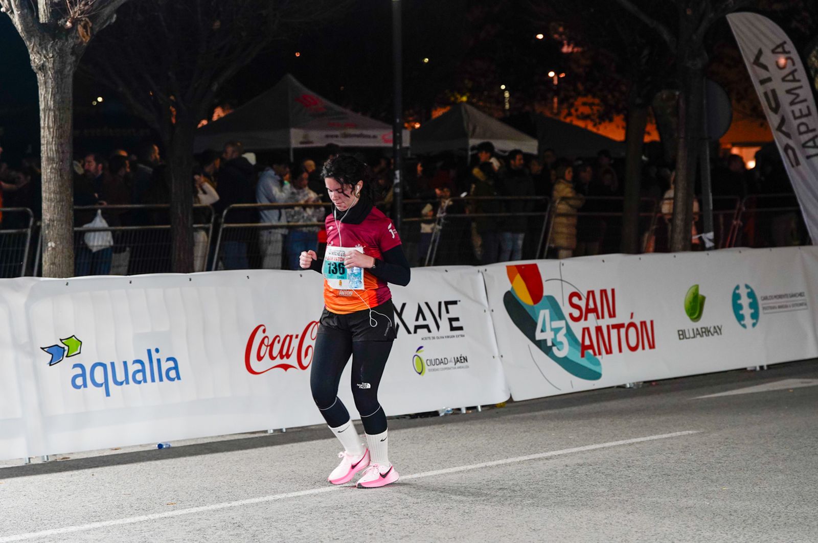 En imágenes: búscate en tu llegada a meta de la Carrera de San Antón 2026 (5)