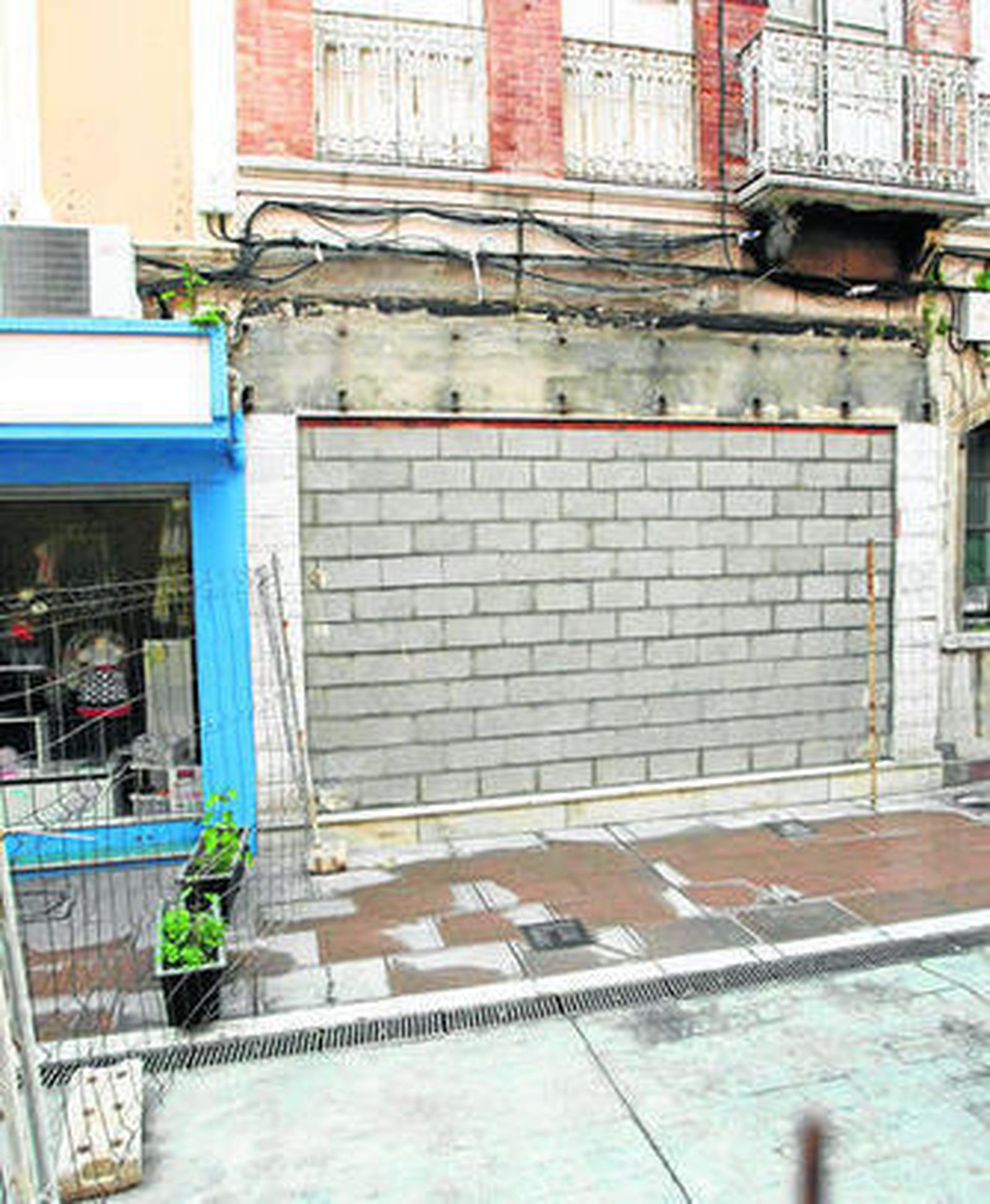 Imagen del inmueble en ruina, ya tapiado.