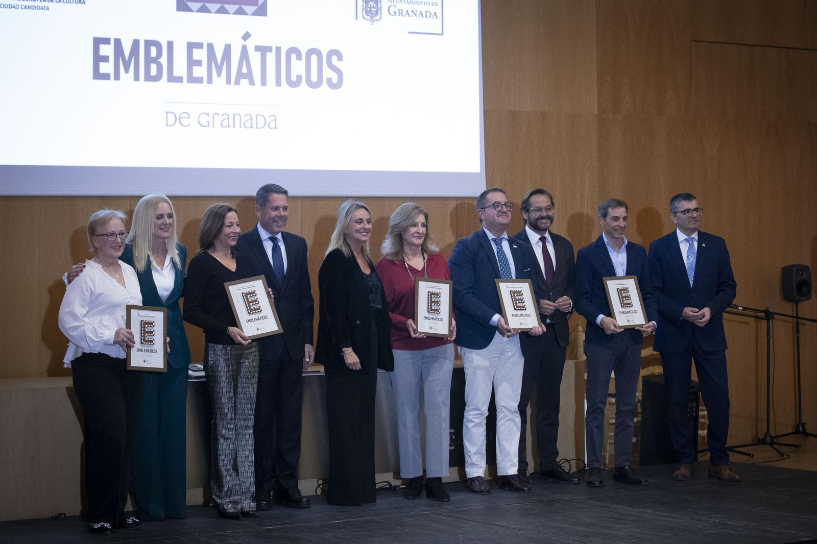 Granada reconoce a sus negocios más emblemáticos
