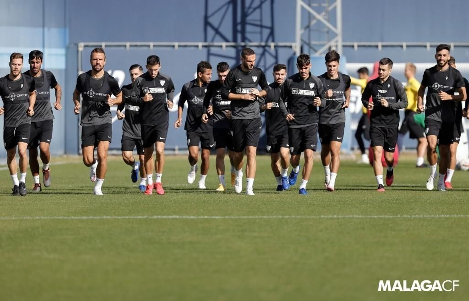 Los jugadores del Málaga en un entrenamiento esta semana.
