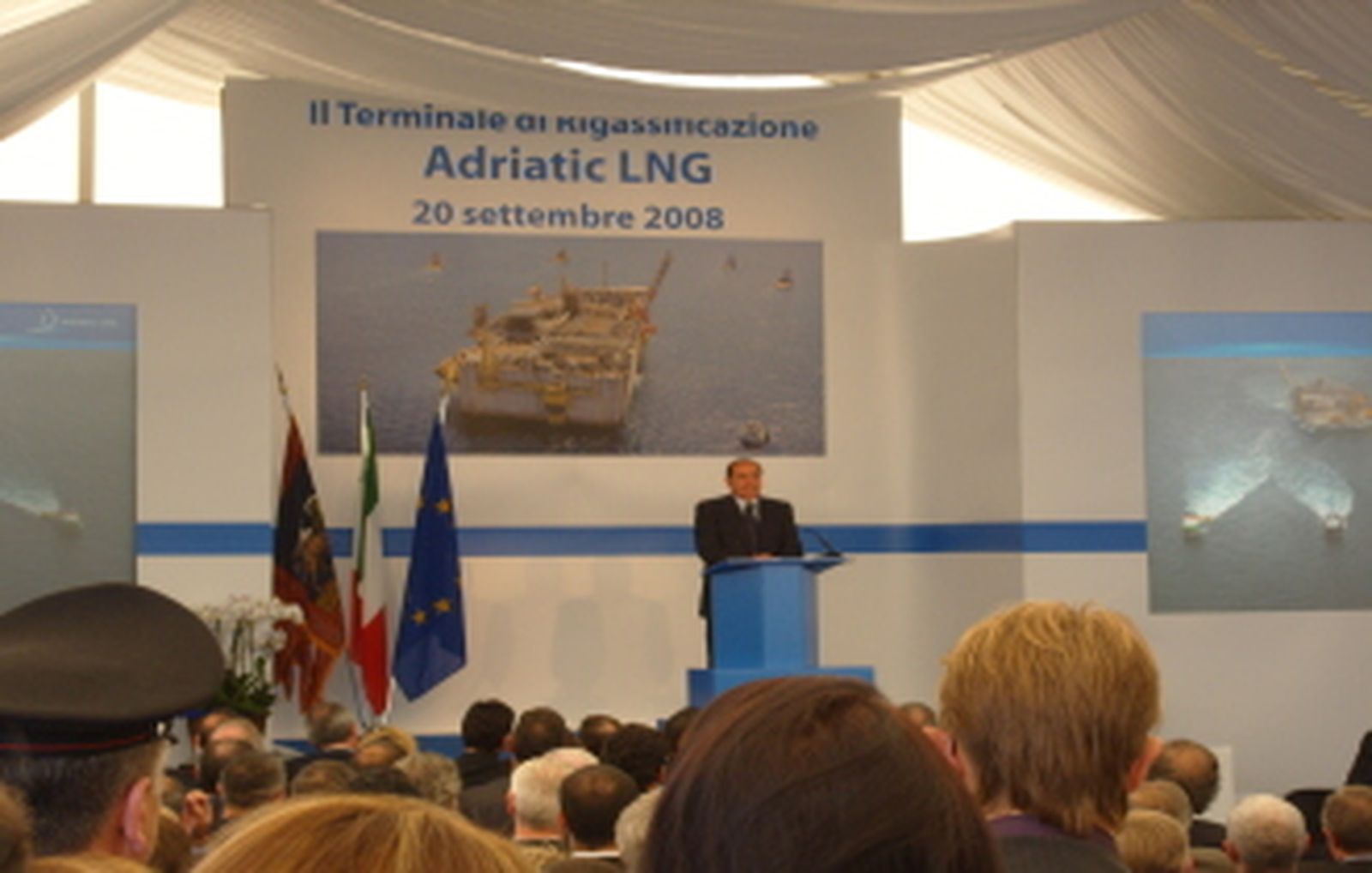 Berlusconi inaugura la terminal construida en la Bahía de Algeciras