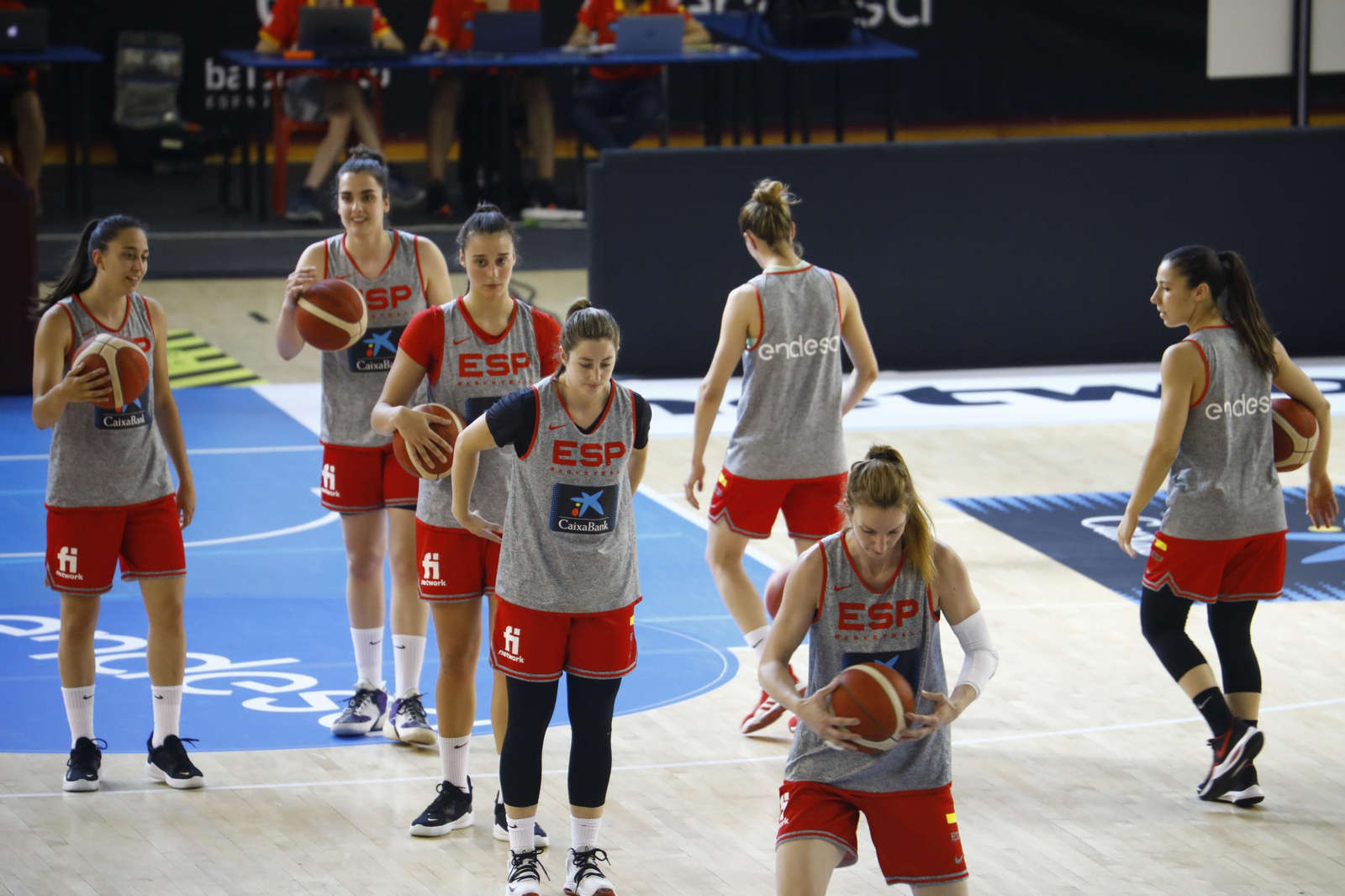 Las fotos del primer entrenamiento de la selección española femenina de baloncesto en Córdoba