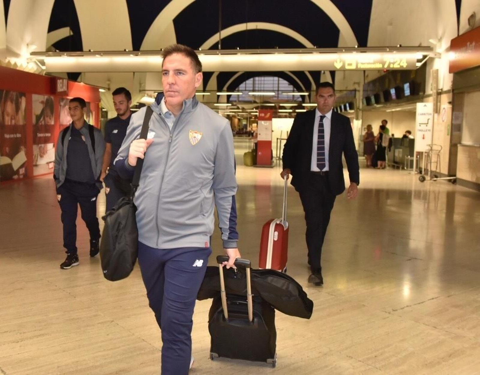 Berizzo, en el aeropuerto de Sevilla.