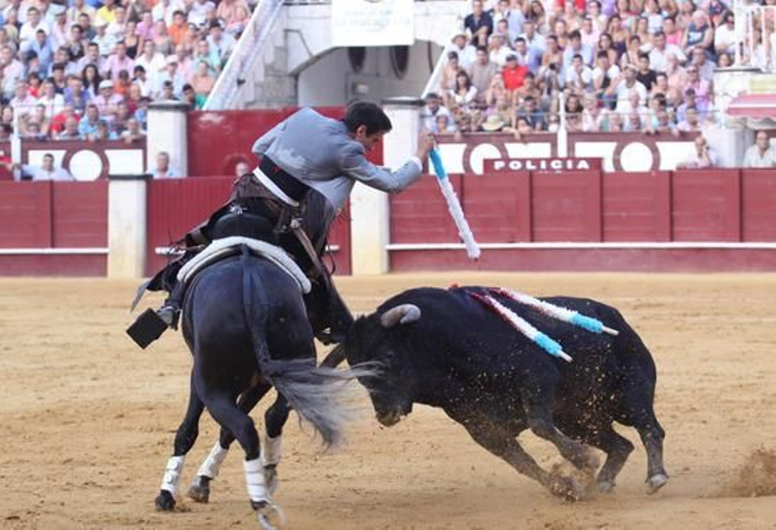 Tarde de toros en la Malagueta  Foto: Javier Albiñana