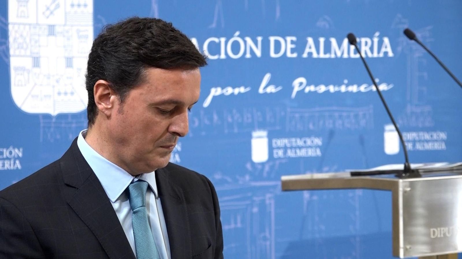 D DE DIPUTACIÓN DE ALMERÍA. El supuesto amaño de adjudicaciones de contratos públicos a cambio de comisiones, la segunda fase del "caso Mascarillas", hizo estallar una crisis sin precedentes en la Diputación de Almería: su presidente, el popular Javier Aureliano García y su vicepresidente, Fernando Giménez, dimitieron tras ser detenidos como supuestos miembros de la trama.