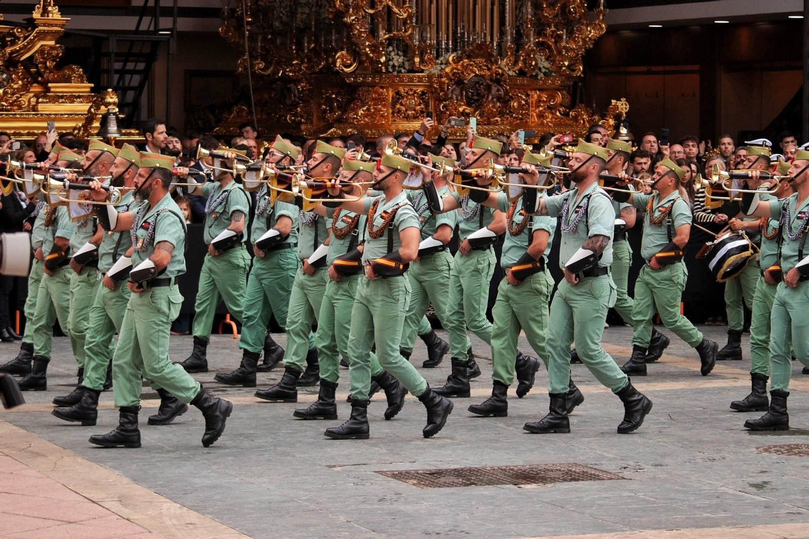 Las fotos de la Legión en el traslado del Cristo de Mena en Málaga este Jueves Santo Las fotos de la Legión en el traslado del Cristo de Mena en Málaga este Jueves Santo