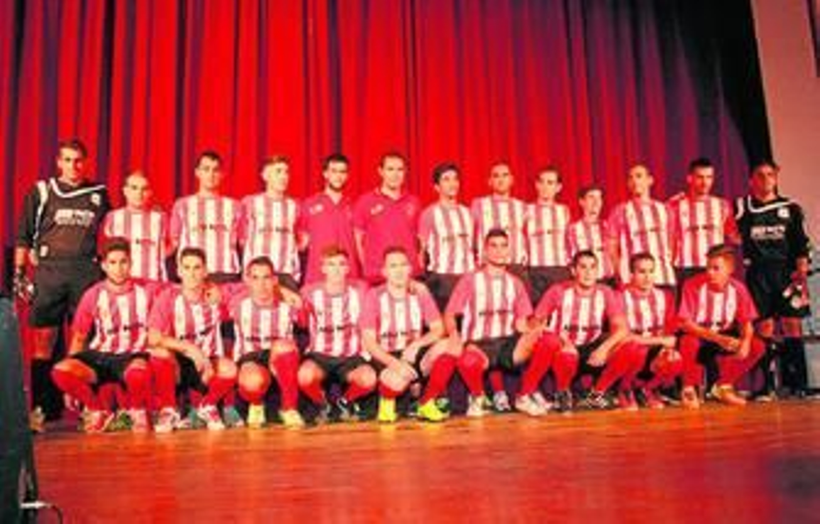 Plantilla del Riotinto para la nueva temporada, en la que el objetivo de dar el salto de categoría. Plantilla del Riotinto para la nueva temporada, en la que el objetivo de dar el salto de categoría.