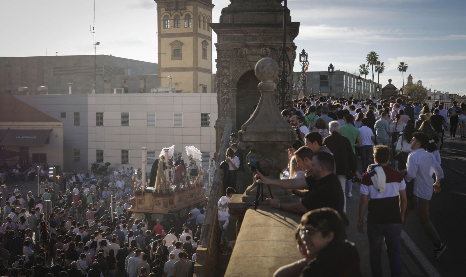 El misterio de la Abnegación a su paso por San Bernardo.