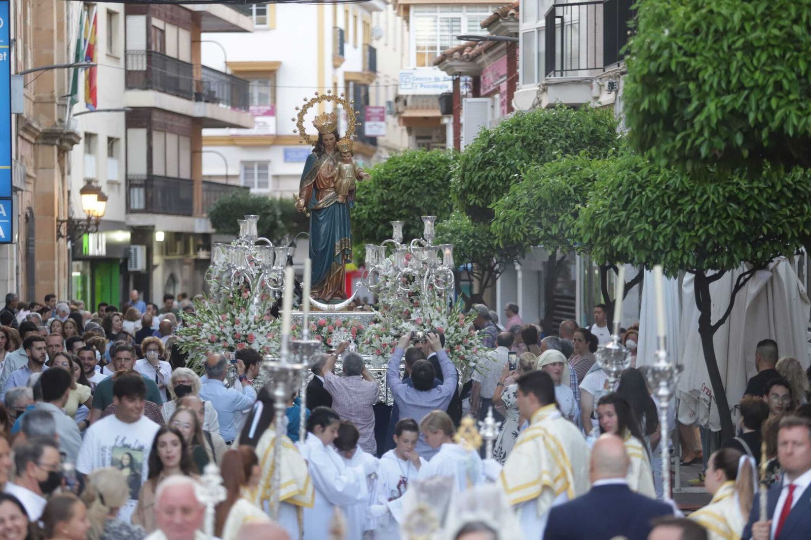 María Auxiliadora, por la calle Convento hacia la Plaza Alta.