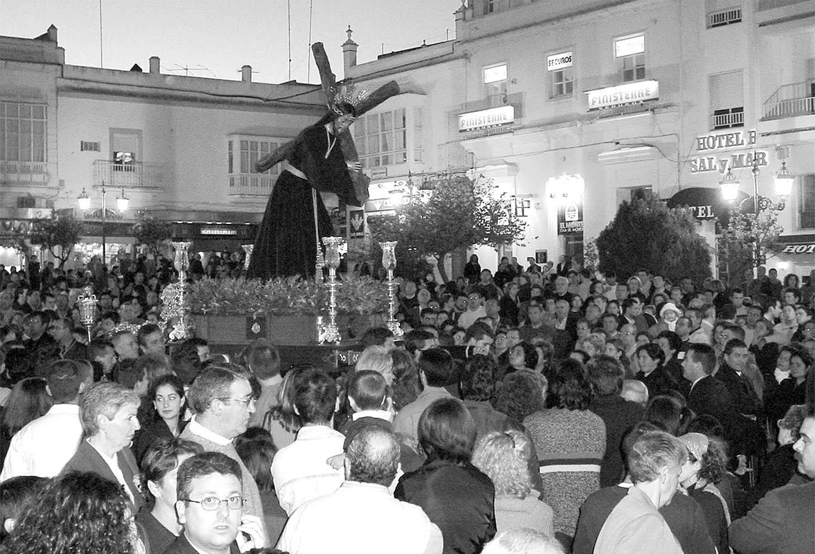 2001. Nuestro Padre Jesús Nazareno. Fue el primer Vía Crucis de las Hermandades celebrado tras cambiarse la normativa diocesana que únicamente permitió durante varios años que estos actos penitenciales estuvieran presididos por imágenes de crucificados