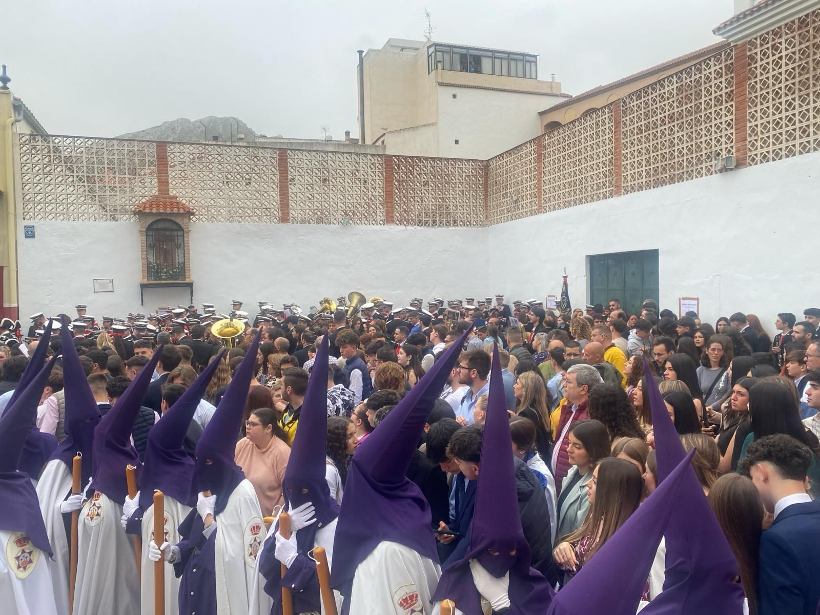 Tarde de Domingo de Ramos con cielos grises