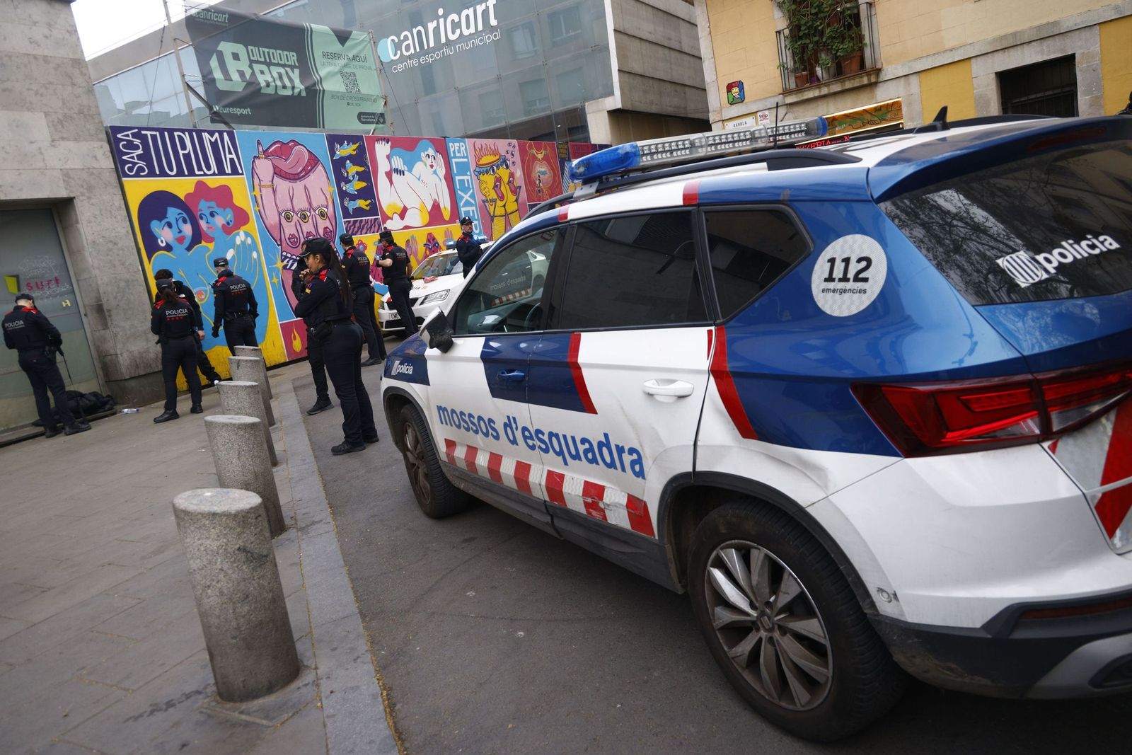 Un coche de los Mossos d'Esquadra en el centro de Barcelona.