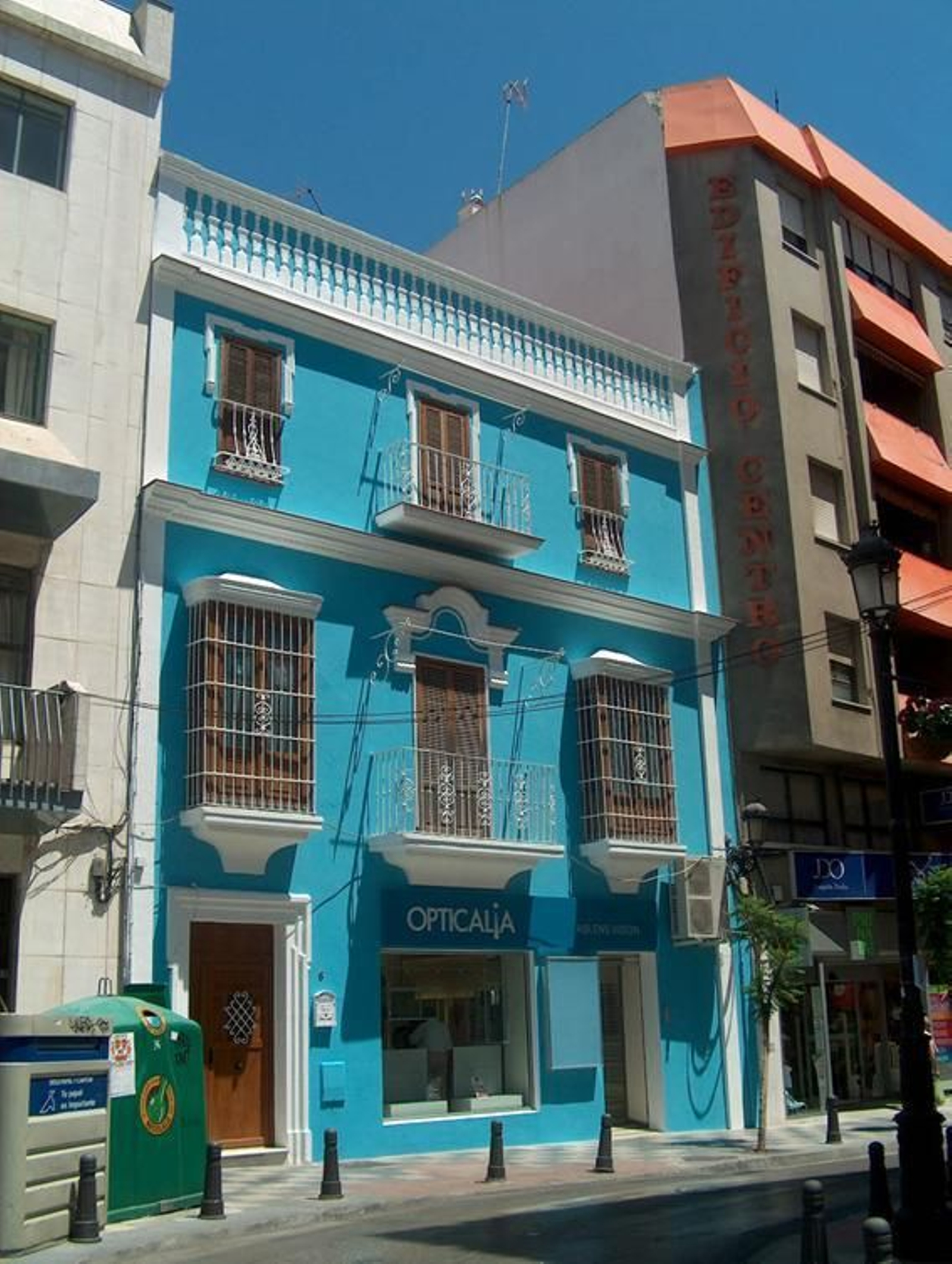 Edificio en la Plaza Alta, junto al Casino.