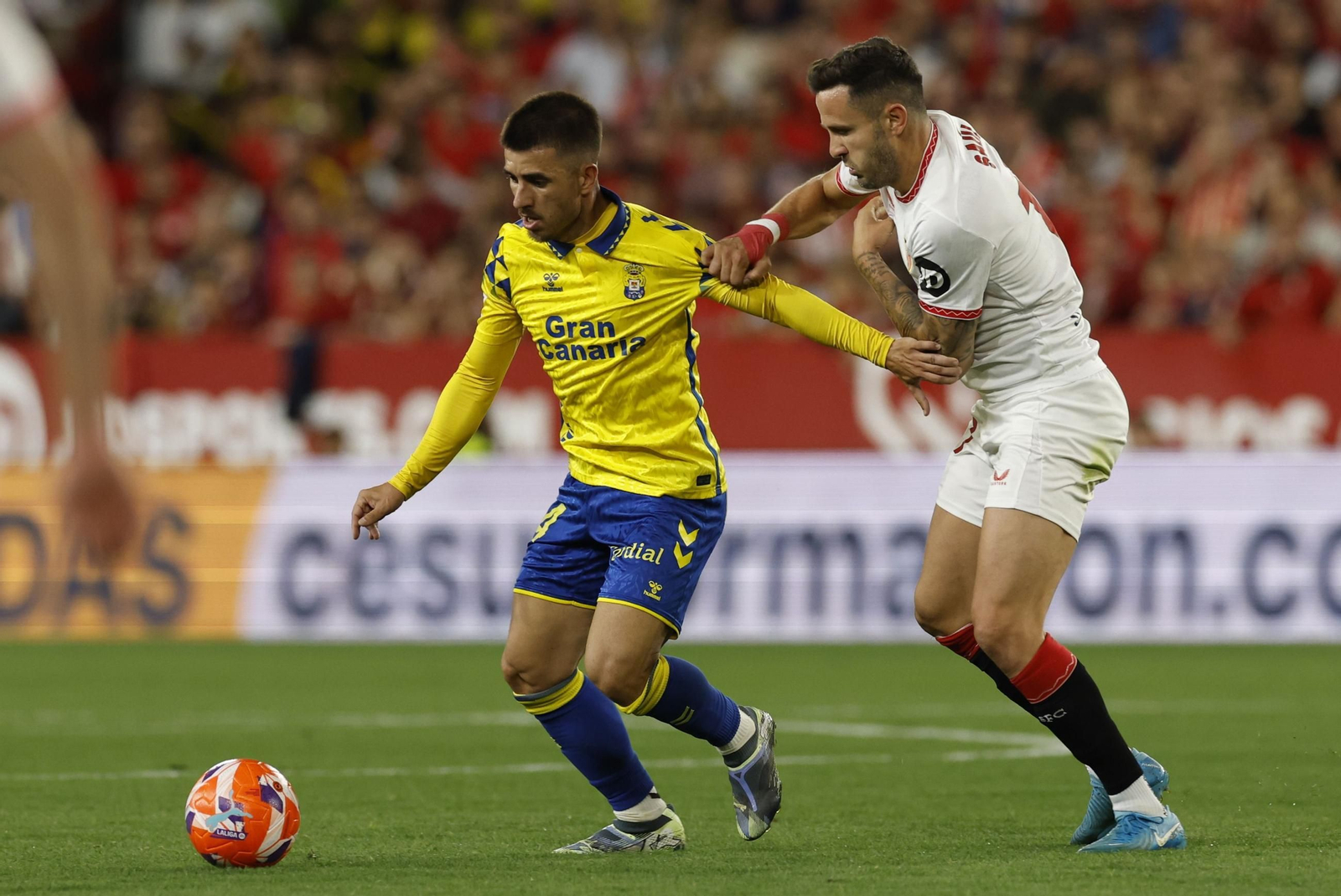 Las fotos del pobrísimo paso de Saúl Ñíguez por el Sevilla