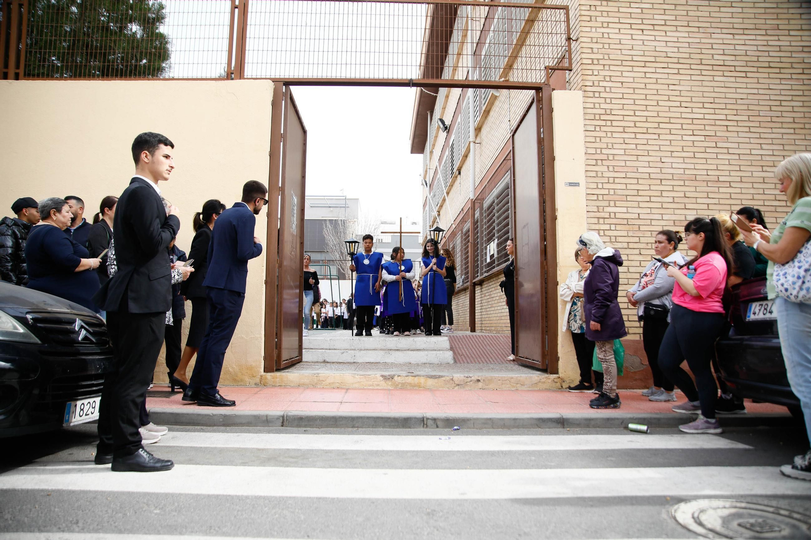 Las imágenes del CEIP San Fernando de El Zapillo de la ciudad de Almería en procesión en el viernes de dolores