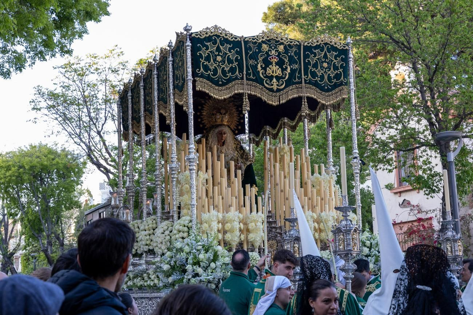 Los jiennenses se entregan a una tarde de Amor, Perdón y Esperanza.