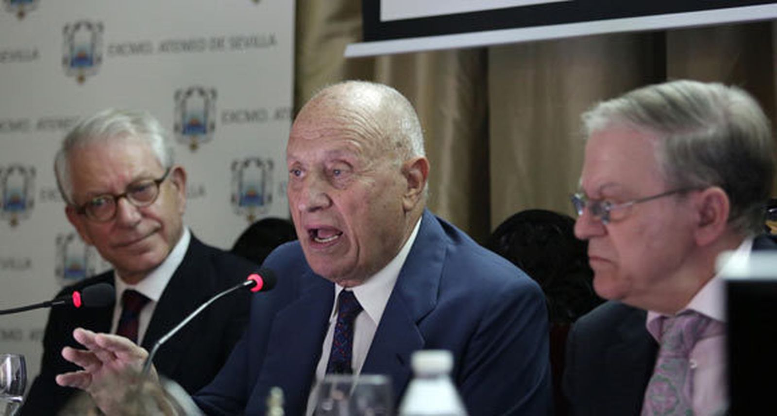 "Lo más bello es el átomo último"