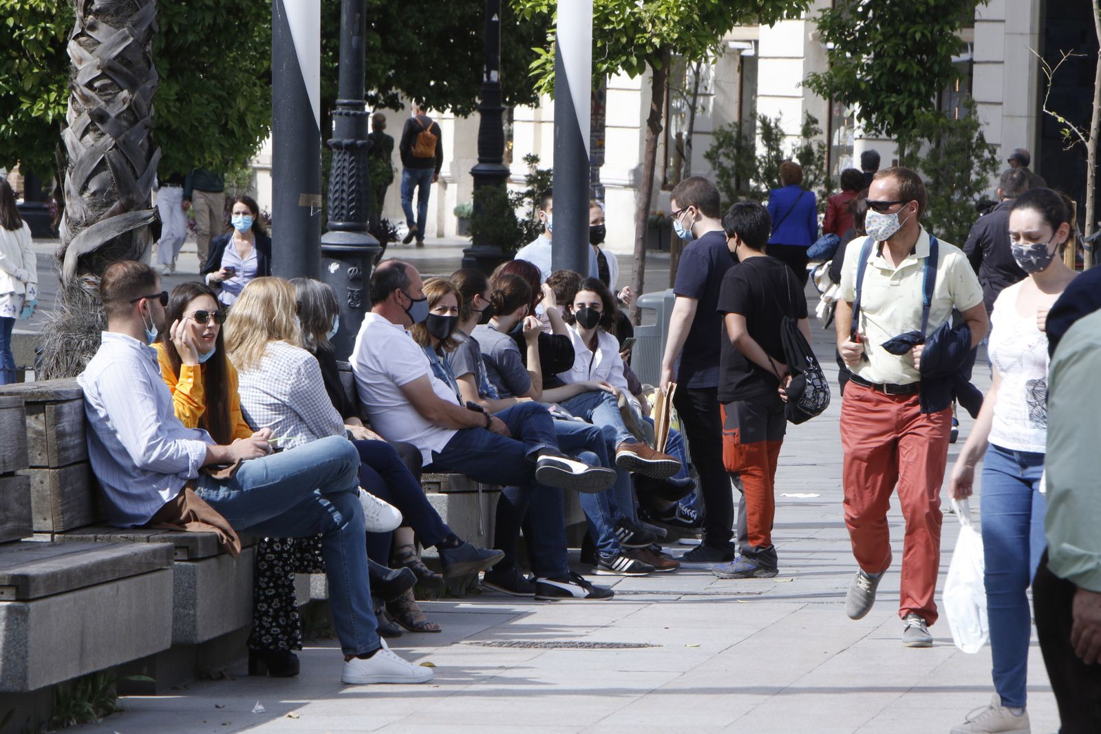 Ambiente en el festivo fin de semana en Sevilla