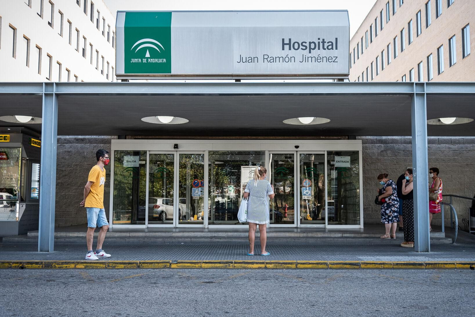 Inmediaciones del Hospital Juan Ramón Jiménez.