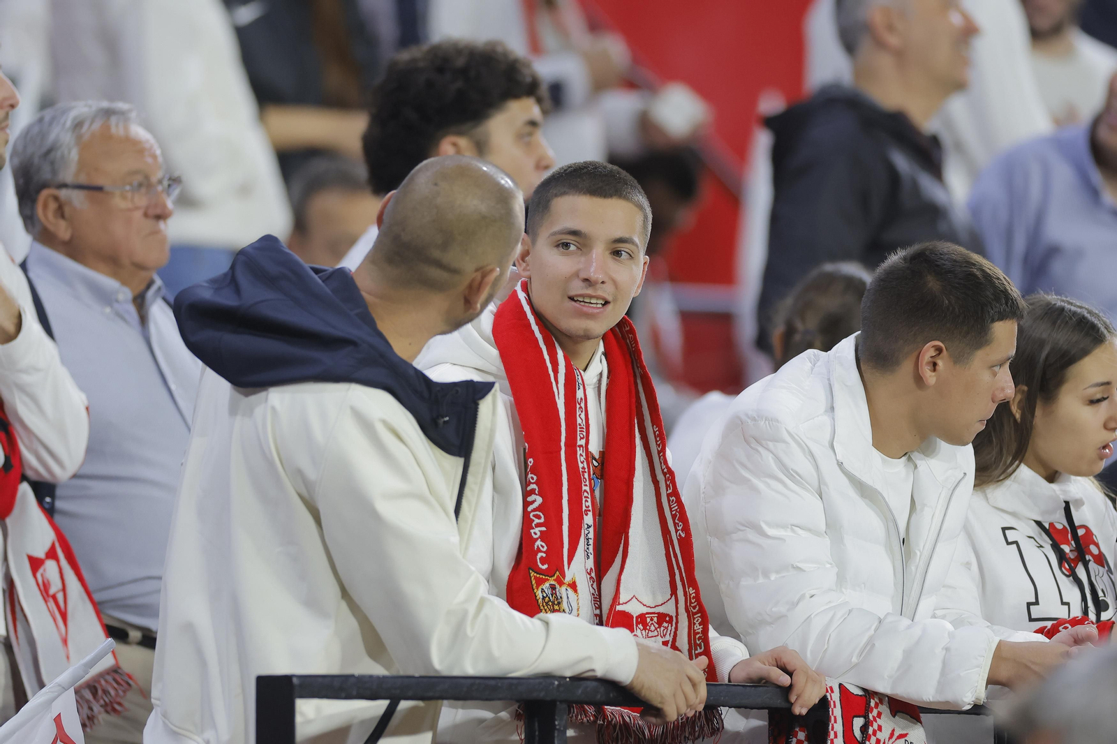 Búscate en las fotos del Sevilla-Arsenal