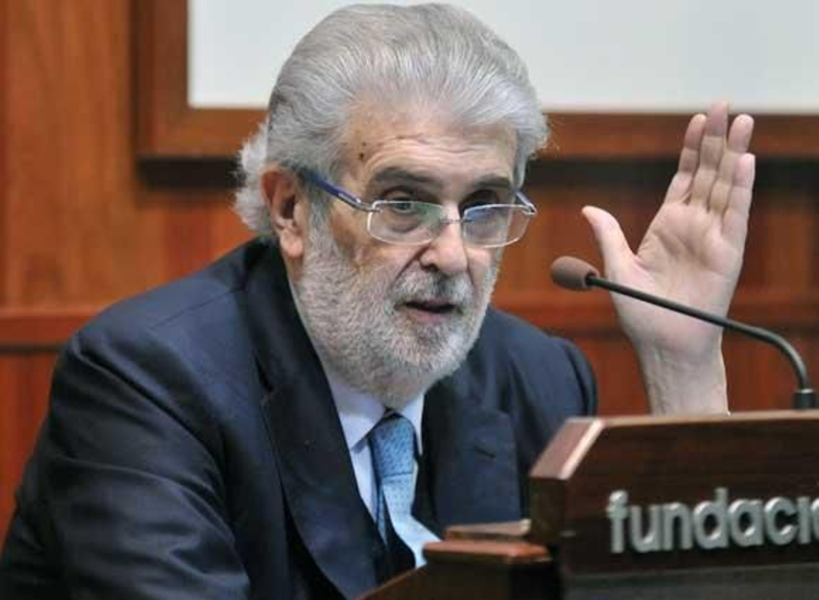 Lara Bosch, hijo adoptivo de Sevilla