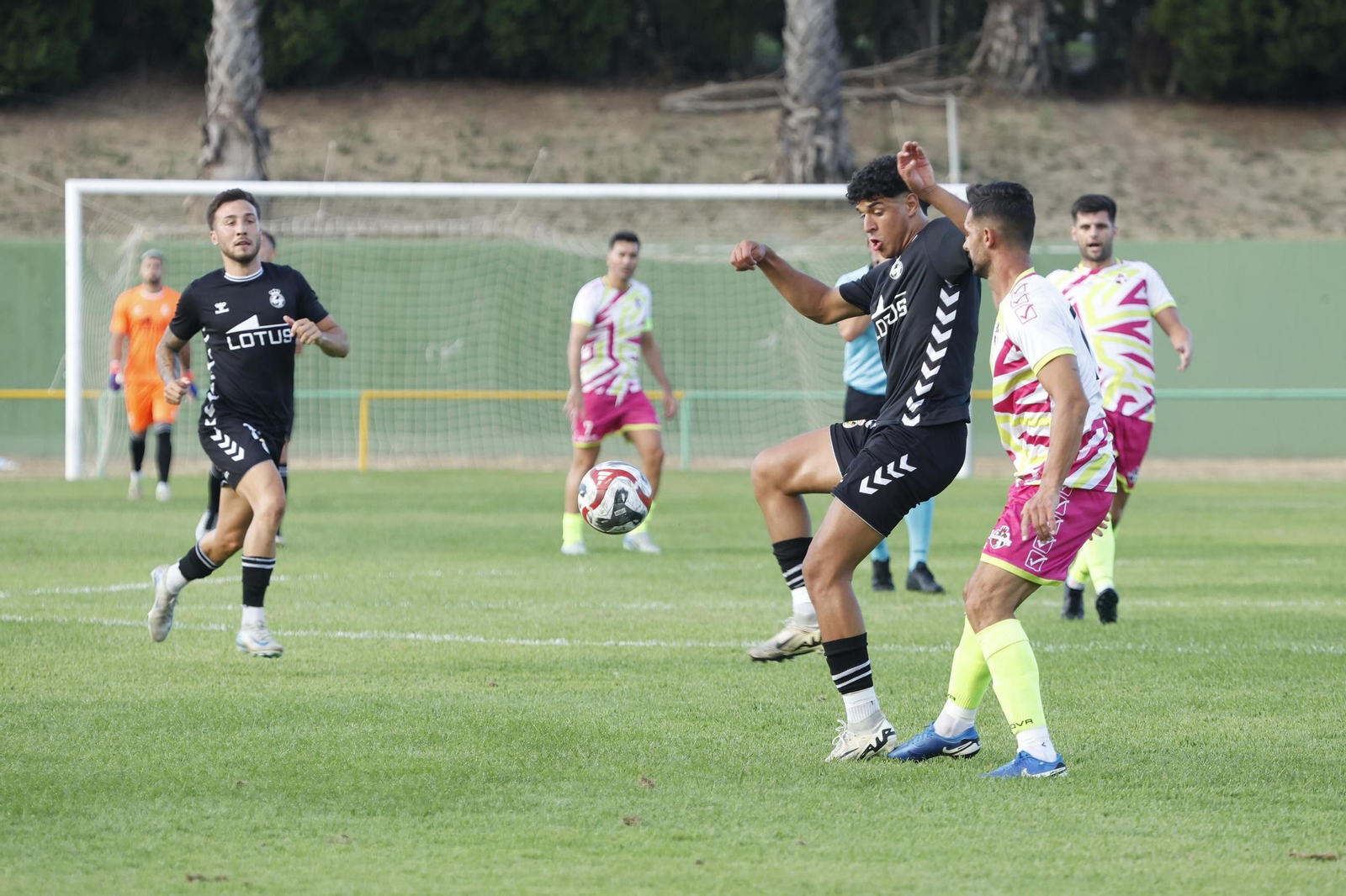 "Las fotos del partido de entrenamiento de la Balona con el Mons Calpe de Gibraltar"