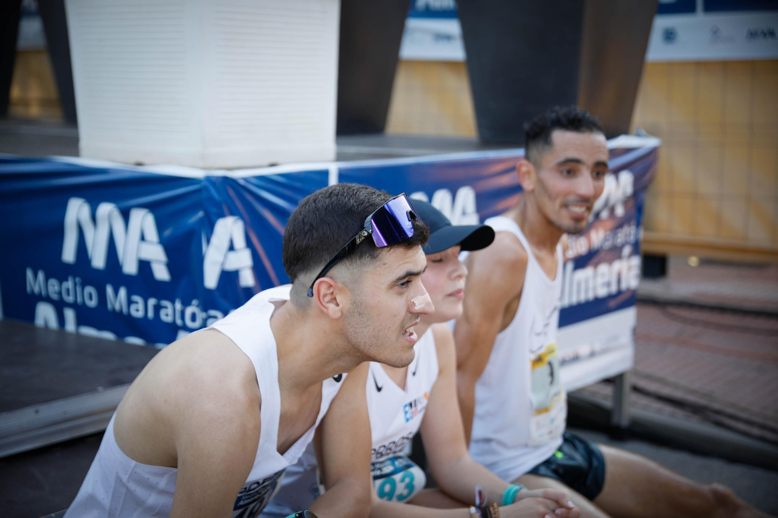 Imágenes de la llegada de la Media maratón Ciudad de Almería