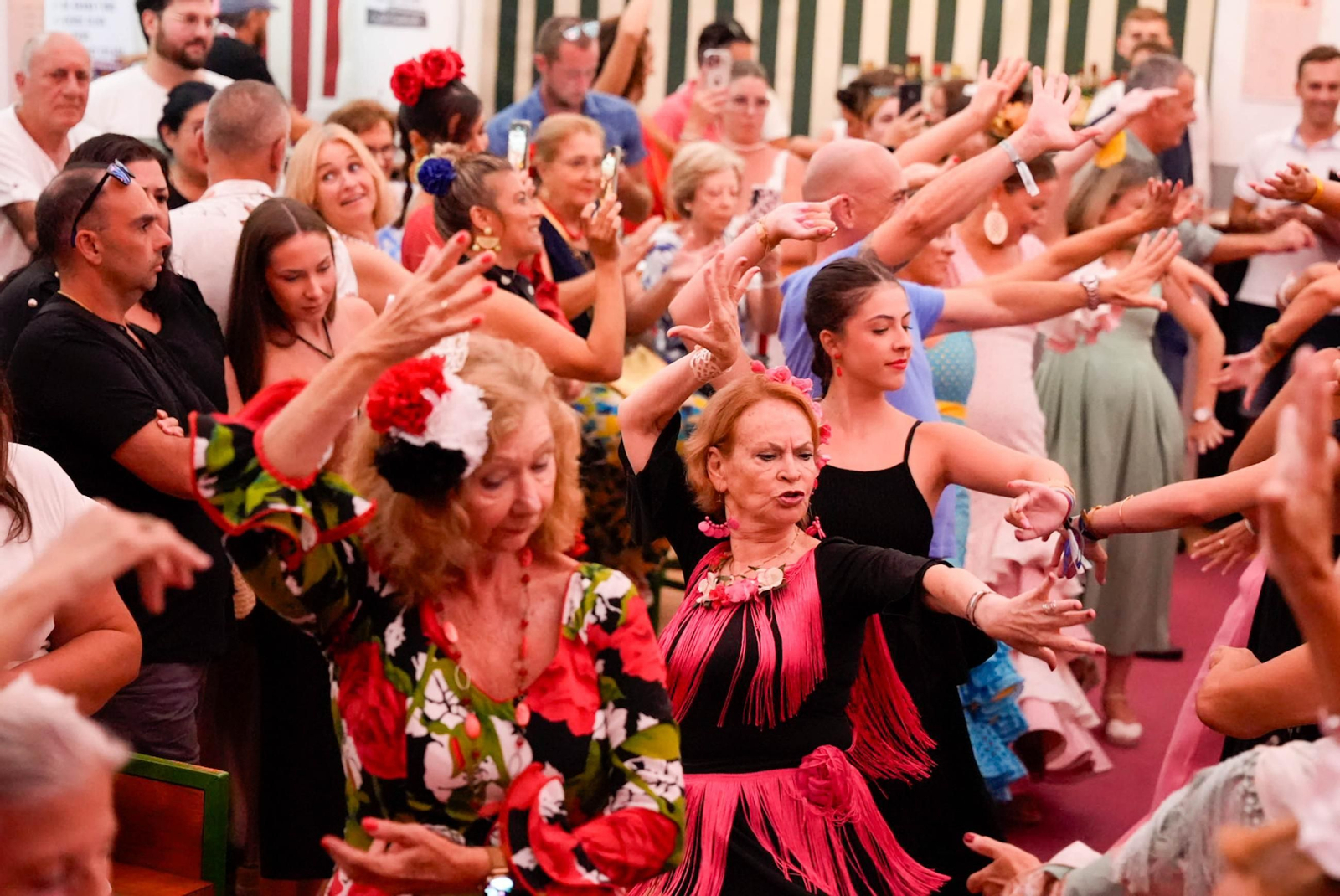 Así bailan en el concurso de sevillanas de La Lola de la fería de Almería