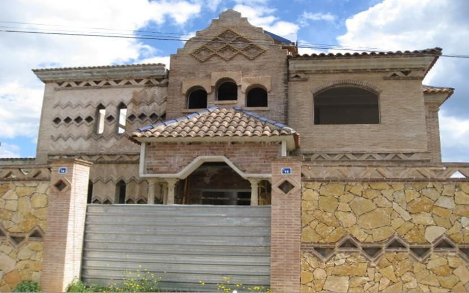 Vivienda sin terminar en Mijas, objeto de subasta.