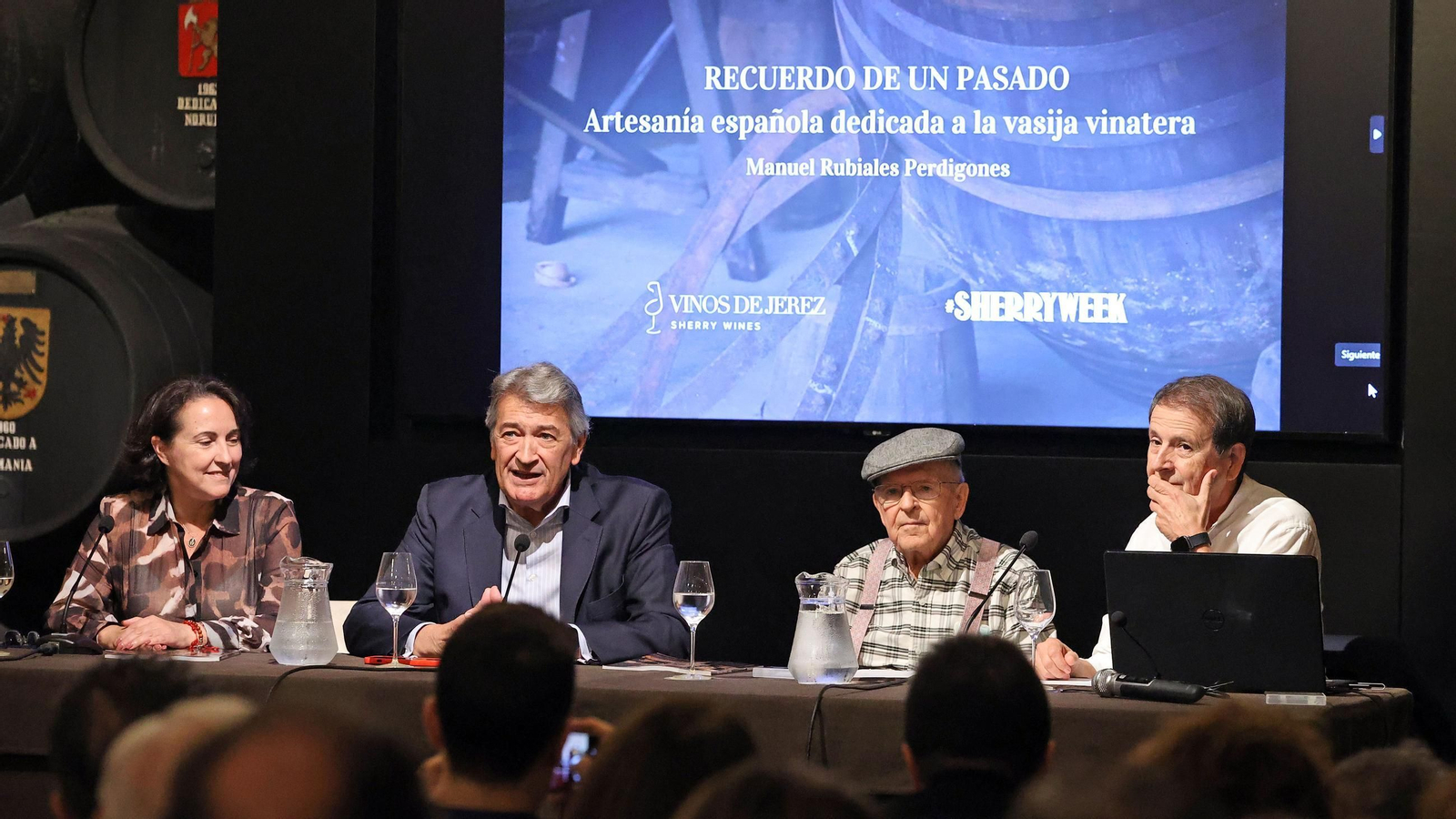 Imágenes de la presentación del libro y homenaje a Manuel Rubiales Perdigones en el Consejo Regulador del Vino de Jerez