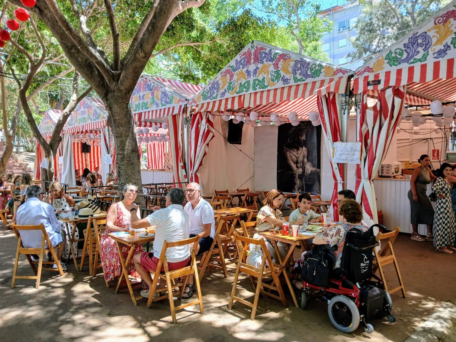 Búscate en las imágenes del Día de la Mujer de la Feria de San Fernando 2024